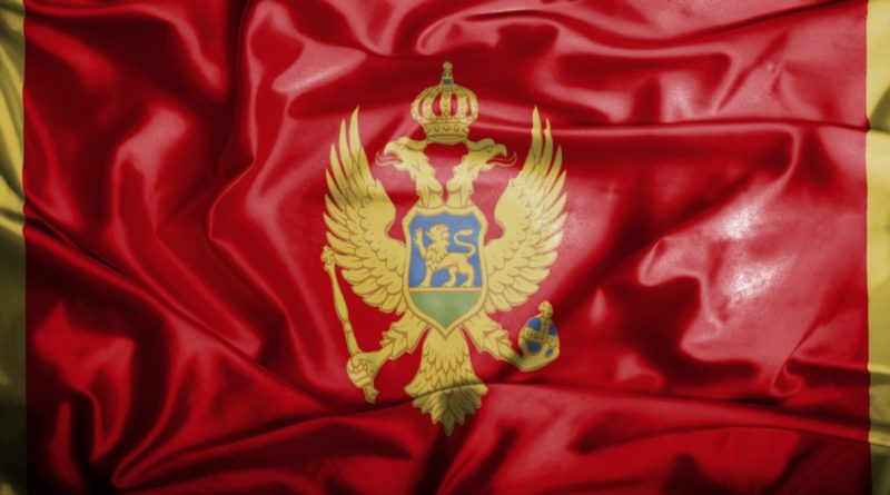 Na slici se nalazi zastava Crne Gore
