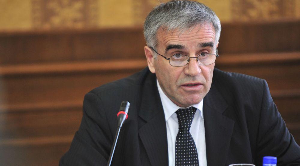 Na slici se nalazi Ombudsman Šucko Bakovic