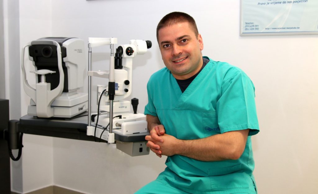 dr Bojan Kozomara, bol u očima