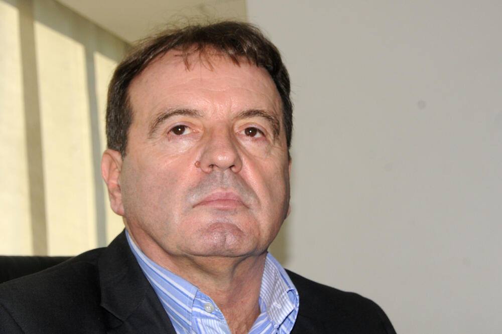 https://mladiniksica.me/uhapsen-direktor-uprave-za-nekretnine/