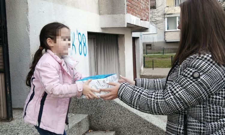m!M uručila novogodišnje paketiće porodicama u Nikšiću