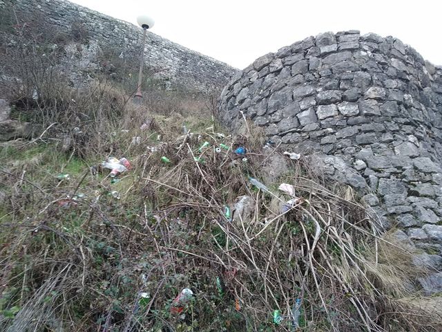 Čitaoci šalju: Dičimo se Bedemom a smeće na svakom koraku