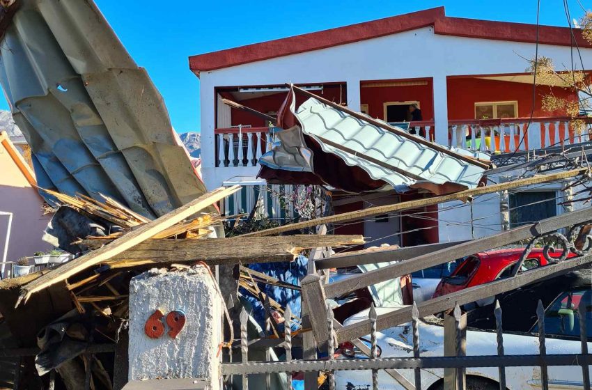 Vjetar , Bar ,oštećeni krovovi