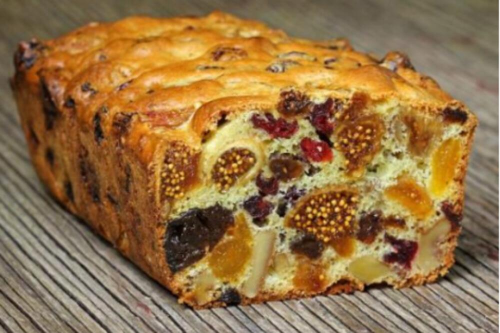 Kolač sa suvim voćem, voće, orašasto voće