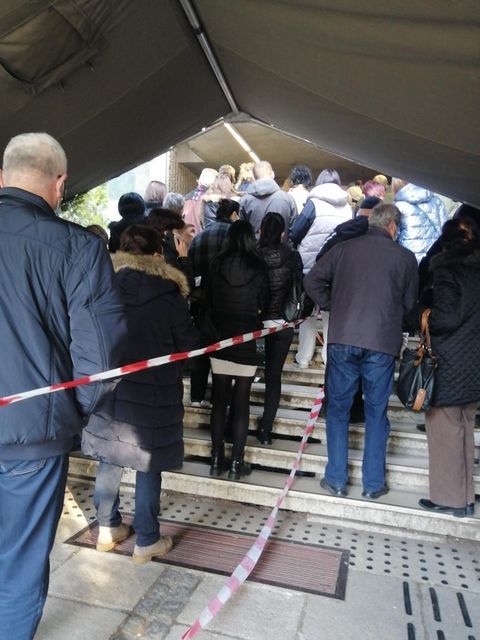 Čitaoci šalju: Poštujmo red bar u bolnici