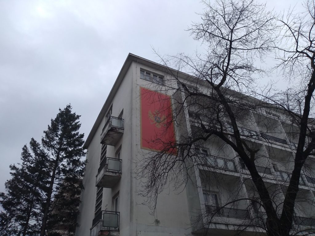 Na hotelu Onogošt postavljena zastava Crne Gore