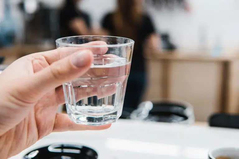 glass-of-water-in-hand-2024-10-31-23-56-35-utc-768x512.jpg