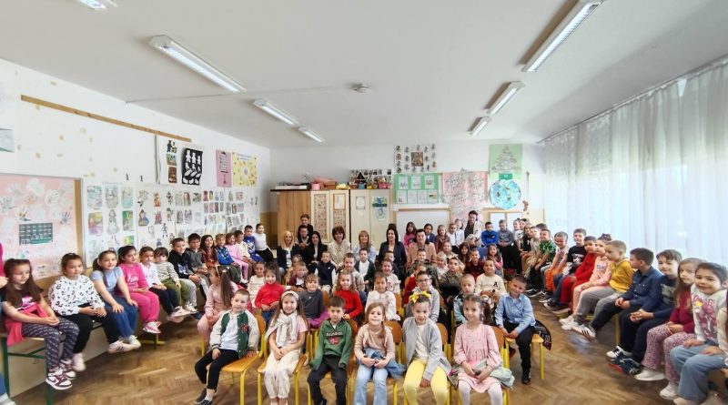 predškolci i prvaci druženje OŠ Jagoš Kontić igra pjesma djeca