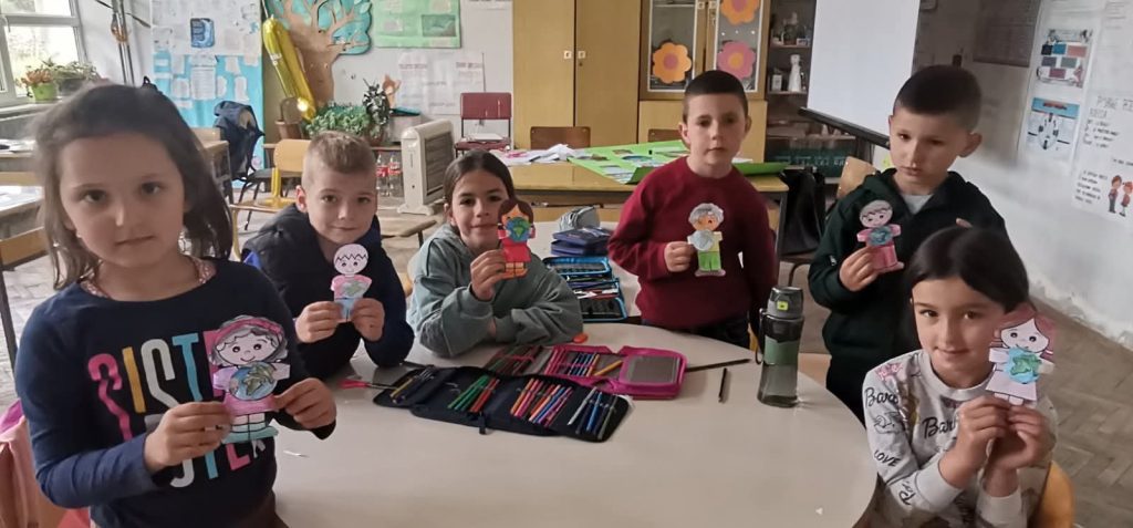 djeca crtaju planetu zemlju skola ekoloske aktivnosti prvi razred slagalice priroda ucenici dan planete zemlje djeca