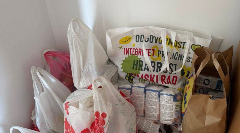 humanitarna akcija skola donacije ucenici crveni krst niksic pomoc djeca solidarnost