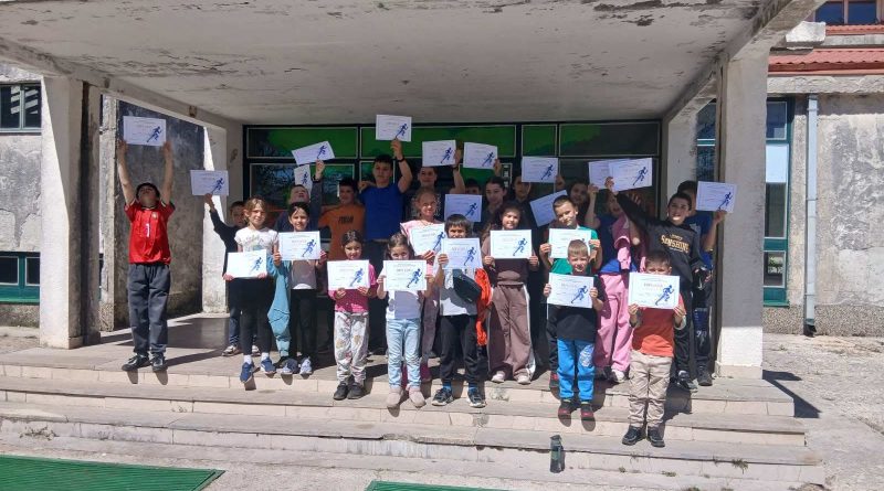 Dan sporta, školske sportske aktivnosti, trčanje učenika, fizičko vaspitanje, OŠ Pavle Kovačević, sportski dan u školi, razvoj fizičkih sposobnosti, dječiji sport