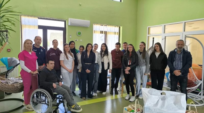 Učenice Prve srednje stručne škole posjetili Dnevni centar Prva srednja stručna škola, Dnevni centar, Međunarodni dan sestrinstva, zdravstveni tehničar, Nikšić, humanost, učenici