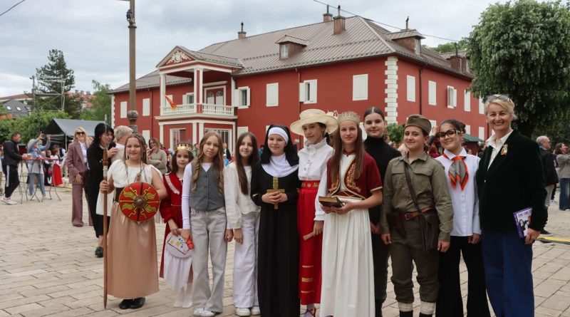 Učenice OŠ “Mileva Lajović Lalatović” predstavile projekat o znamenitim ženama OŠ Mileva Lajović Lalatović, Cetinje 2026, Znamenite žene Crne Gore, Mali čuvari velikog nasljeđa, obnova nezavisnosti Crne Gore, školski projekat, učenice Nikšić, kulturna baština Crne Gore