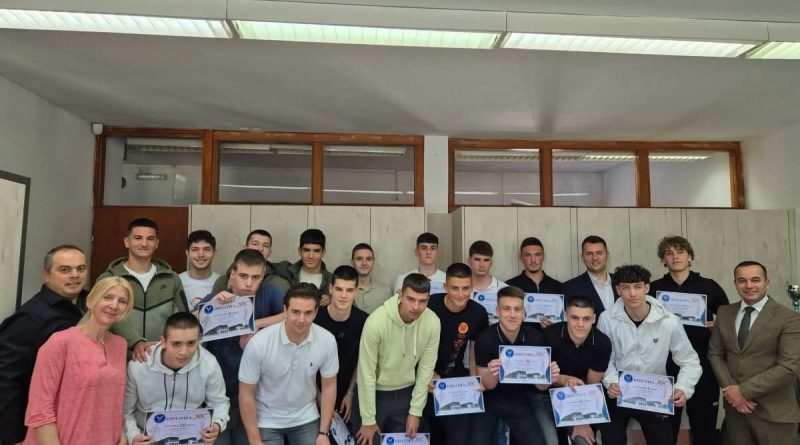 Završen školski turnir u košarci u Gimnaziji “Stojan Cerović” Gimnazija Stojan Cerović, školski turnir u košarci, Nikšić sport, učenici košarka, fair play škola, sportski duh, srednja škola Nikšić, košarkaški turnir učenici