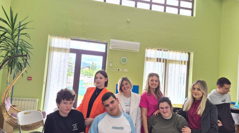Kreativna radionica "Boje ljubavi" u Dnevnom centru