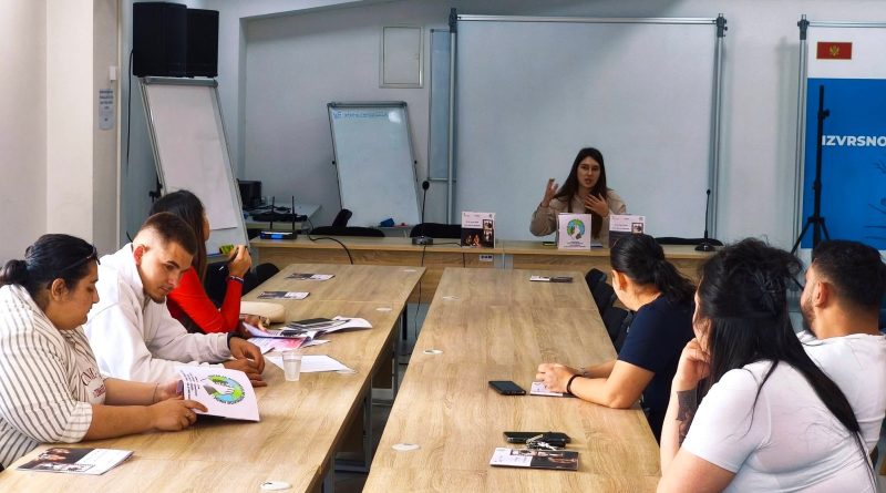 NVO CAREP promovisao brošuru “Da se bolje vidimo – da se bolje razumijemo” NVO CAREP promovisao brošuru “Da se bolje vidimo – da se bolje razumijemo”
