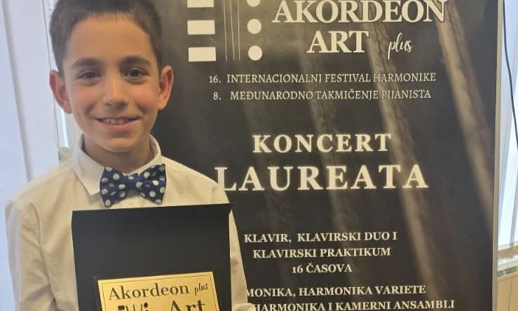 Kosta Bataković laureat međunarodnog takmičenja sa maksimalnih 100 poena Kosta Bataković laureat međunarodnog takmičenja sa maksimalnih 100 poena
