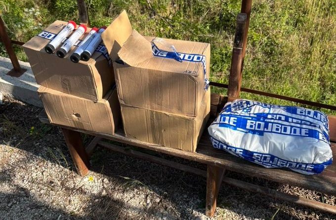 Policija na Grahovu oduzela 254 baklje iz vozila Nikšićanina