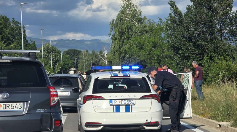 Udes na Kapinom polju: Učestvovalo više vozila Udes na Kapinom polju: Učestvovalo više vozila