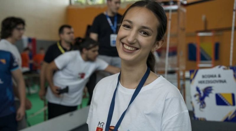 Helena Vojvodić zablistala na takmičenju iz robotike Helena Vojvodić zablistala na takmičenju iz robotike