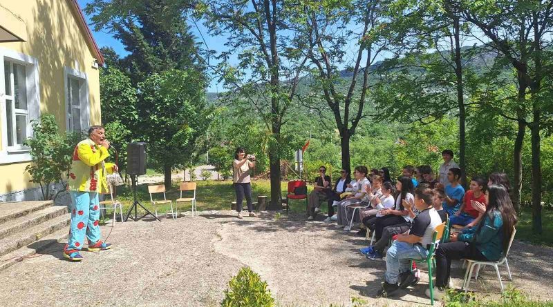 Šanta Panta obradovao učenike OŠ “Dobrislav Đedo Perunović” Šanta Panta obradovao učenike OŠ “Dobrislav Đedo Perunović”