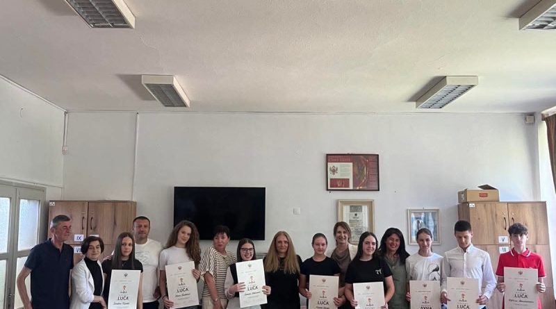 OŠ “Braća Ribar”: Dodijeljene diplome “Luča” najboljim učenicima OŠ “Braća Ribar”: Dodijeljene diplome “Luča” najboljim učenicima
