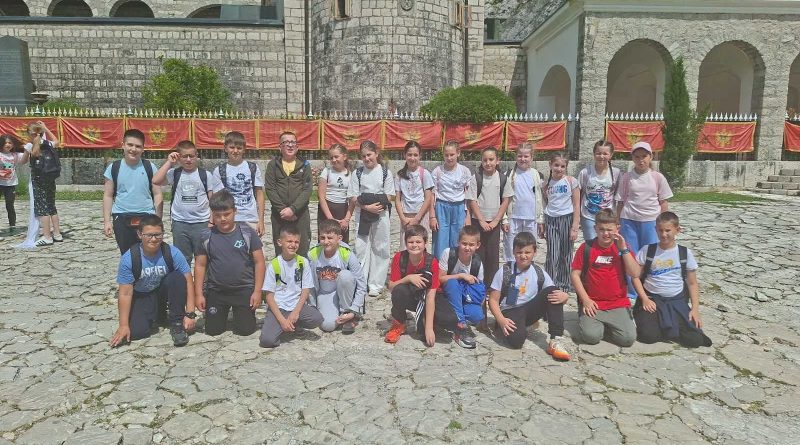Učenici OŠ “Milija Nikčević” posjetili Cetinje Učenici OŠ “Milija Nikčević” posjetili Cetinje