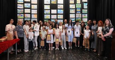 Nagrađeni korisnici Igračkoteke Nikšić na festivalu "Đački rastanak" – Milica Leković i Radoje Radunović.
