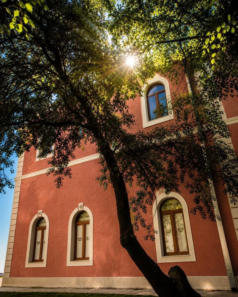 JU "Zahumlje" reagovalo povodom netačnih informacija o vlasništvu objekta uz zgradu ustanove.