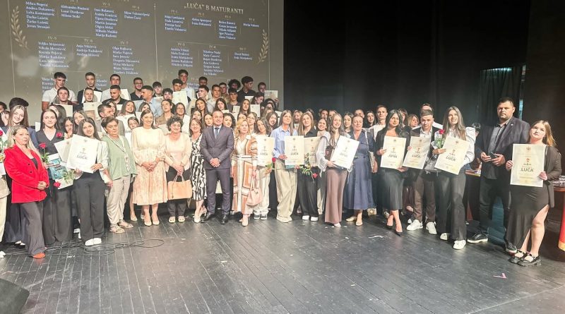 Kovačević uručio priznanja dobitnicima diploma “Luča” Gimnazije “Stojan Cerović”
