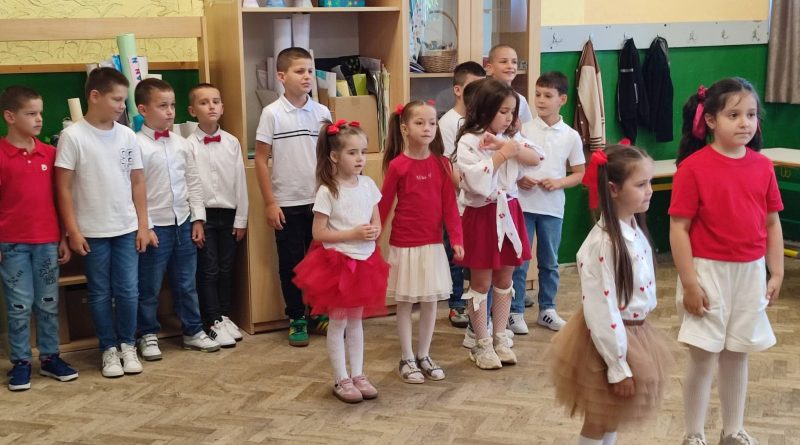 Učenici I/3 OŠ “Braća Labudović” priredbom obilježili kraj školske godine Učenici I/3 OŠ “Braća Labudović” priredbom obilježili kraj školske godine