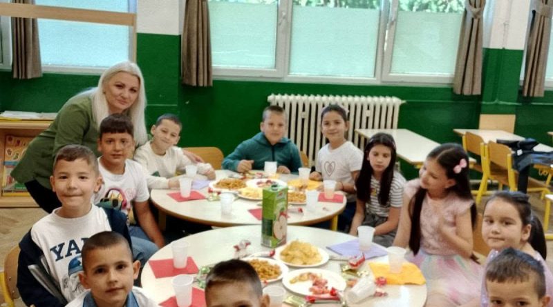 Prvaci OŠ “Braća Labudović” zahvalili vaspitačicama na podršci i pažnji