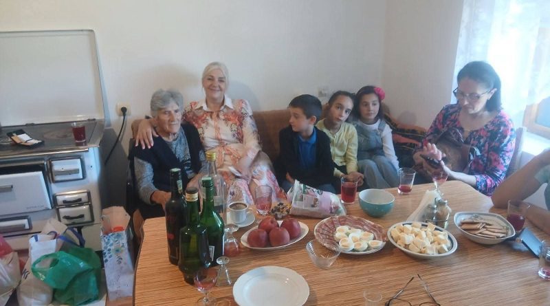 Učenici OŠ “Braća Bulajić” posjetili baku Bosu i uljepšali joj dan Učenici OŠ “Braća Bulajić” posjetili baku Bosu i uljepšali joj dan