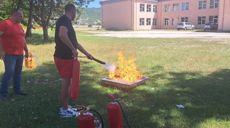 Zaposleni OŠ “Radoje Čizmović” prošli obuku zaštite od požara