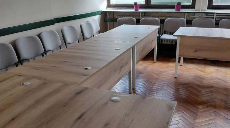 Prva srednja stručna škola Nikšić dobila novu opremu i namještaj
