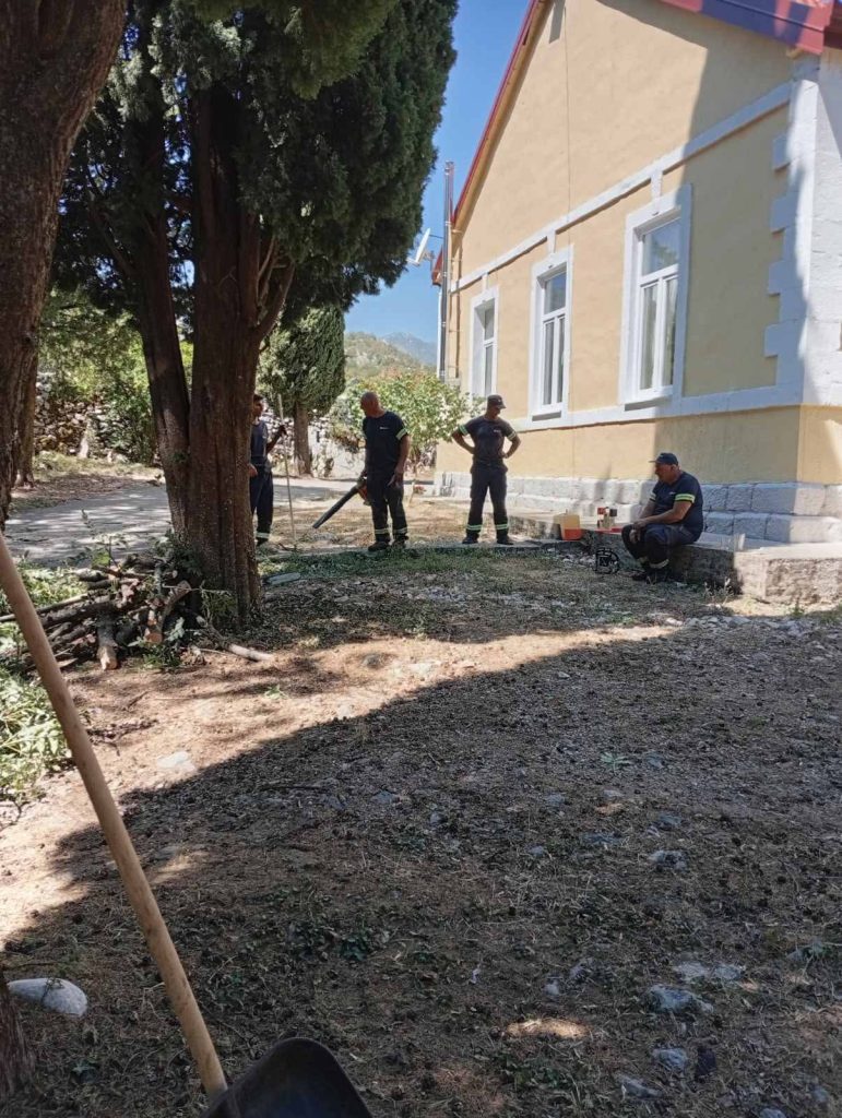 Uređeno dvorište OŠ "Dobrislav Đedo Perunović".