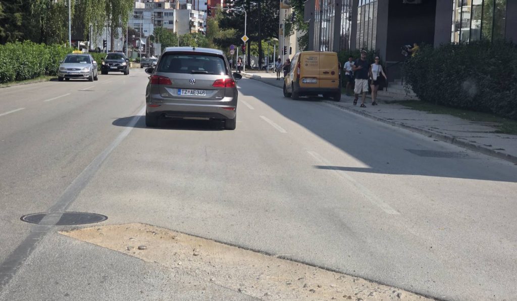 Rupe na putevima Nikšić i raskopan asfalt u ulici Nika Miljanića