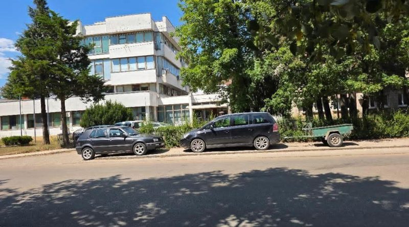 Čitaoci šalju: Apel nadležnima zbog nepropisnog parkiranja kod Željezare