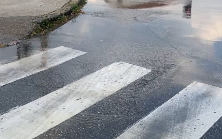 Kanalizacija se izlila kod Markove samoposluge