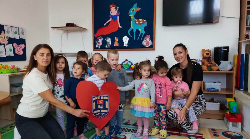 Mališani “Palčice” pjesmom i igrom čestitali Dan opštine Nikšić