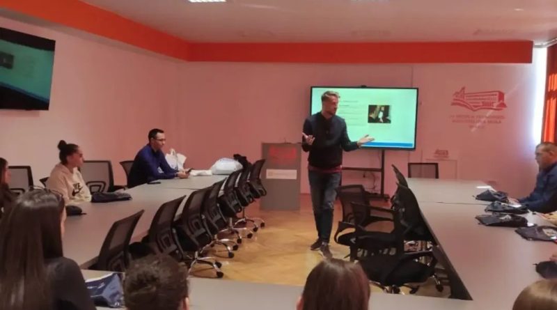 Učenici Ekonomsko-ugostiteljske škole učili o bezbjednosti na internetu