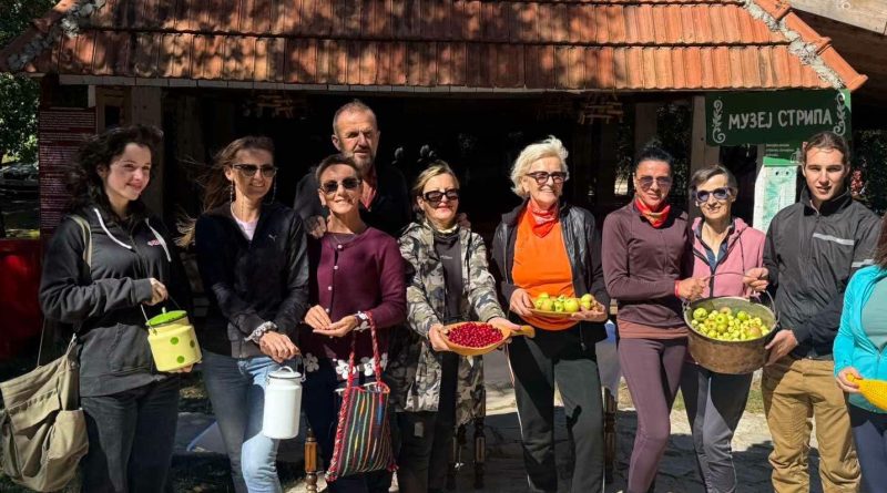 NVU “Putevima predaka” uz branje divljeg voća proslavilo Dan turizma
