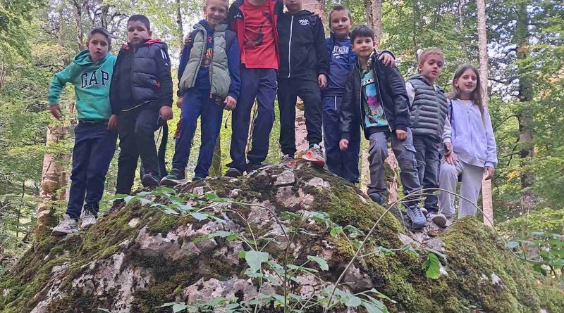 Đaci OŠ “Mileva Lajović Lalatović” obišli manastir Moraču