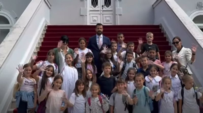 Učenici OŠ “Luka Simonović” posjetili Plavi dvorac