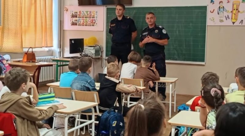 Saobraćajna policija održala edukaciju za prvake OŠ “Olga Golović”