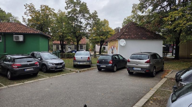 Kvart kod EPCG pretvoren u divlji parking, stanari nemoćni