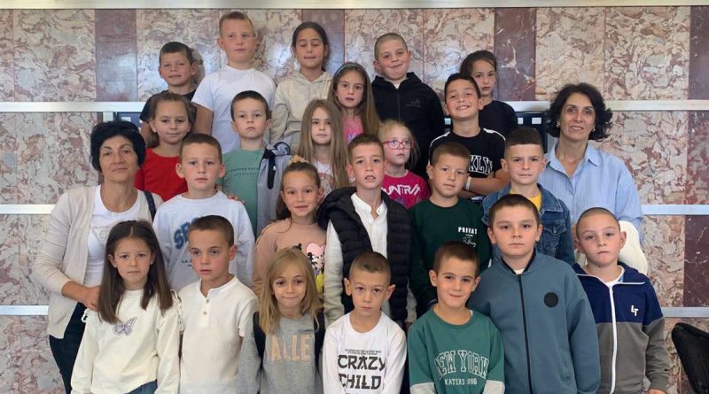 “Ružno pače” oduševilo učenike OŠ “Dušan Bojović”